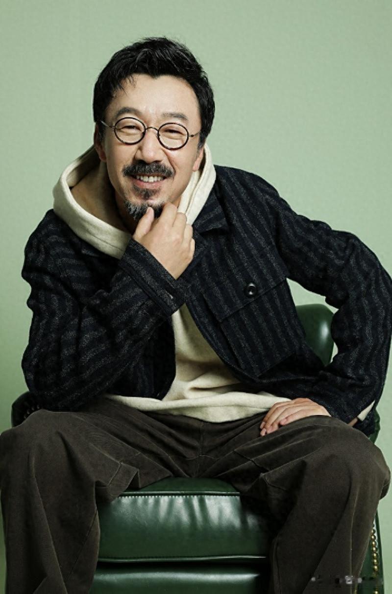 终于熬出头！出道19年没火，如今演《老舅》红了，儿子也为他争光