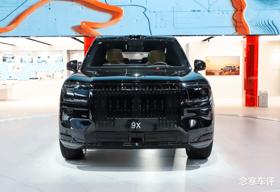 舍弃隐藏把手，极氪8X带三电机，冲刺40万级，6C电池比问界M9更强