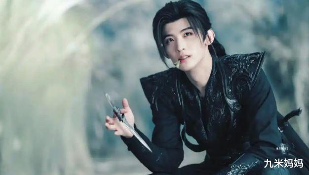 龚俊怎么也想不到，等了一年半，好不容易有新剧开播，却被男二抢了风头