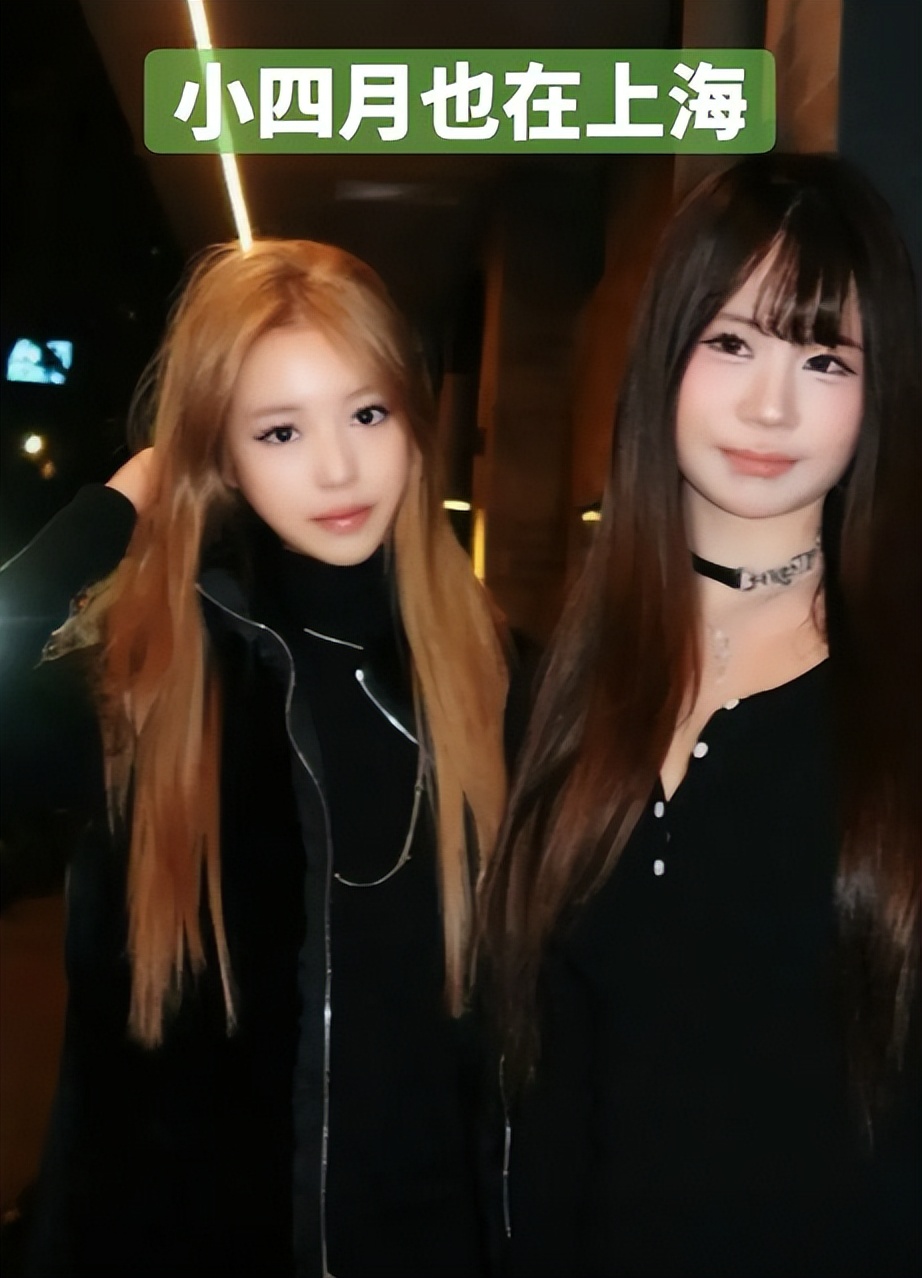 赵薇母女现身北京机场，15岁女儿一头黄毛，穿搭比50岁妈妈还成熟