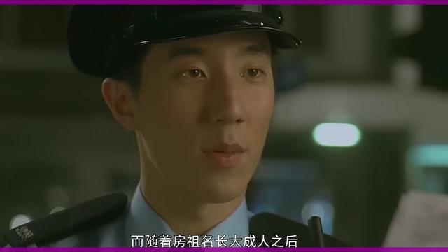 成龙儿子房祖名现身韩国婚礼, 坐桌子前大笑合影,脱帽子后显沧桑