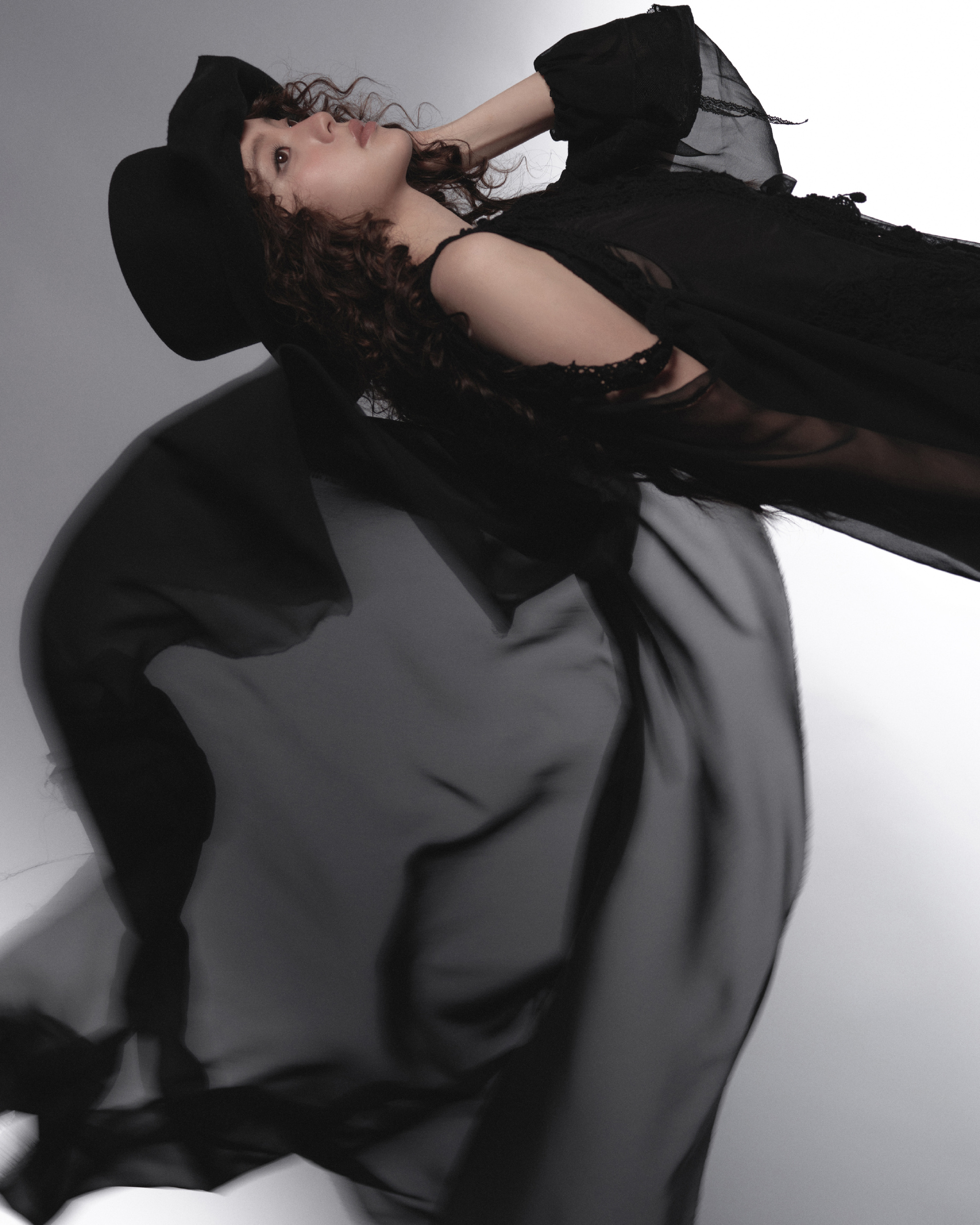 欧阳娜娜教材高跟，这个腿细长又嫩，真美