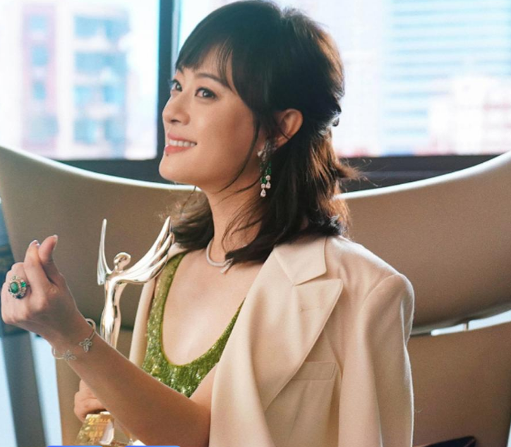 《白日梦与她》首播热度榜第一，连看4集，我要说：此剧要爆！