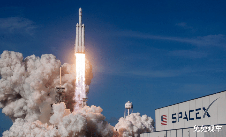 马斯克的飞行汽车梦想成真！高速堵车直接起飞，214万一辆已被预订3300多辆