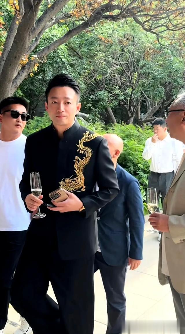 一个葛斯齐让大家看到了张兰跟汪小菲的差距!麻六记终于觅得明君