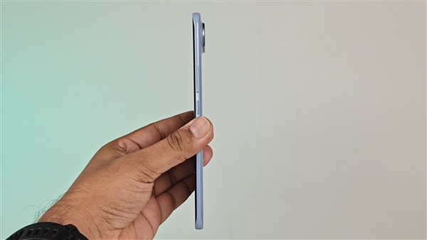 5.93mm全球最薄曲面屏手机!传音TECNO Slim系列正式发布