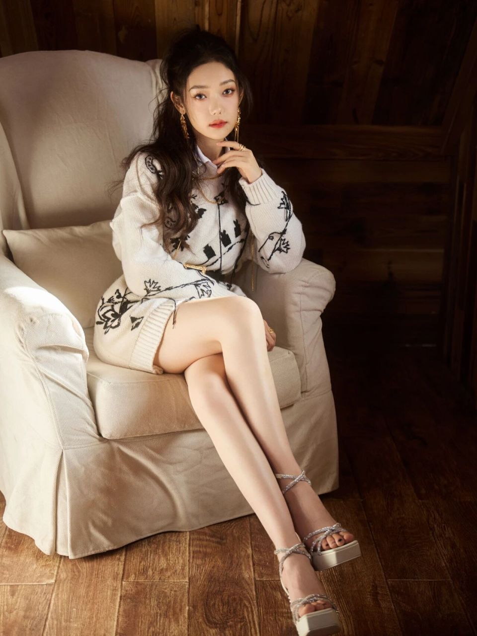 希林娜依高甜美精致 白皙美足