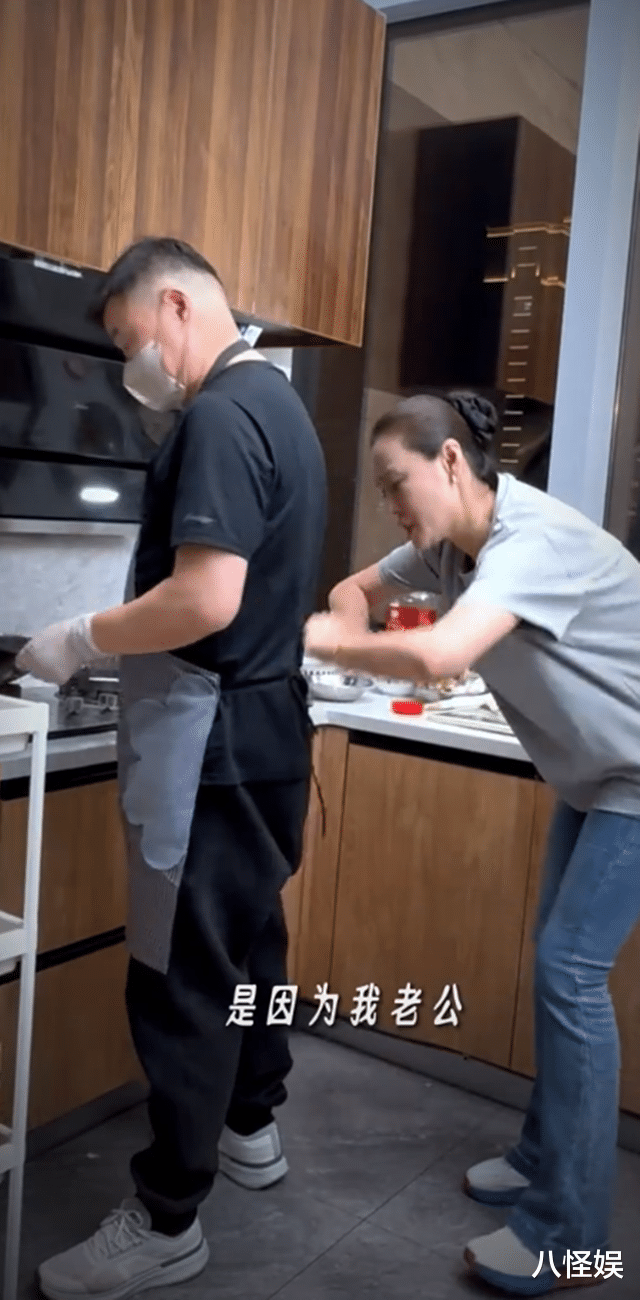 “富婆专业户”梁爱琪首晒老公，丈夫老实憨厚，俩人是丁克没孩子