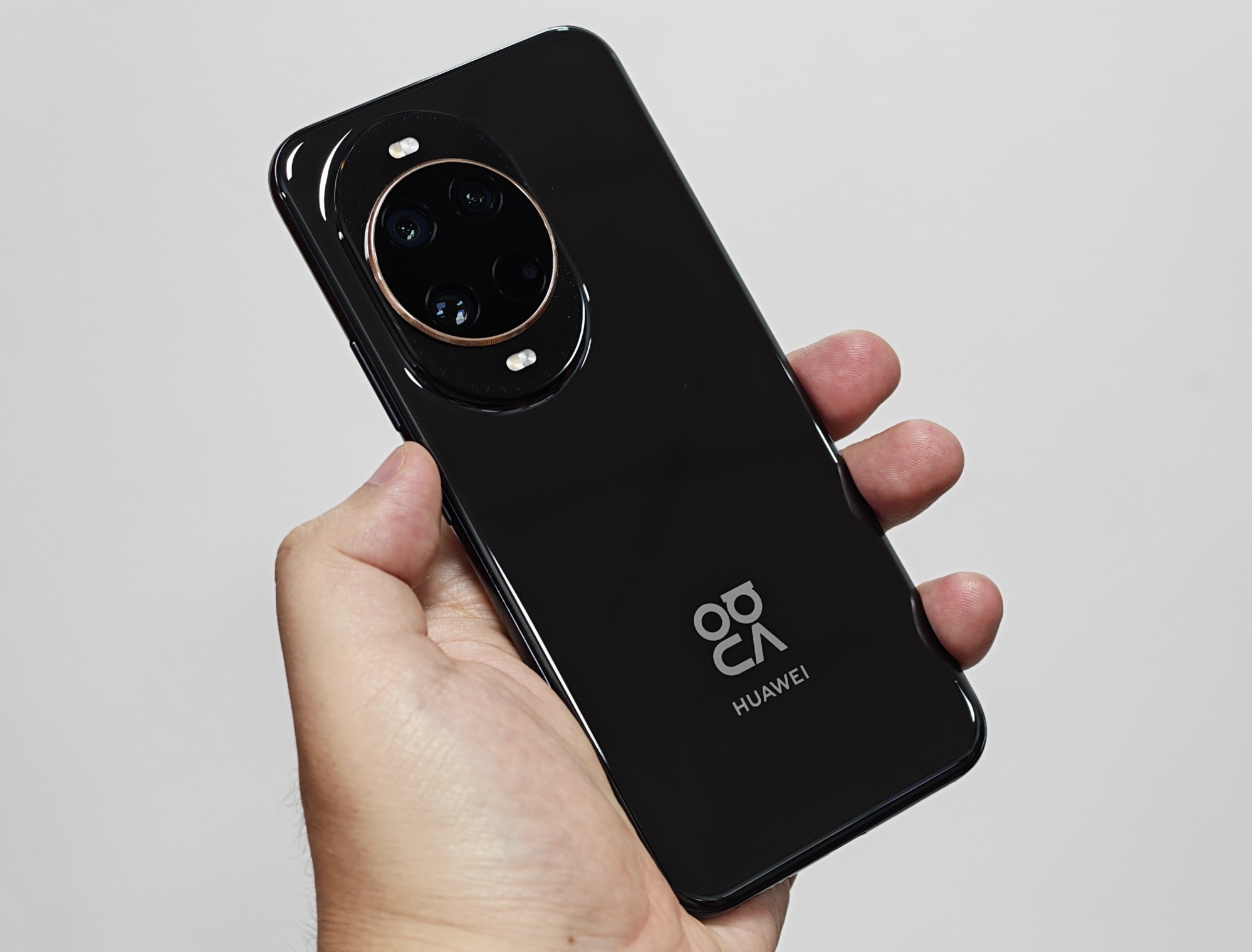 華為開啟“價格戰”，512GB+100倍變焦+雙衛星通信，低至3849元起