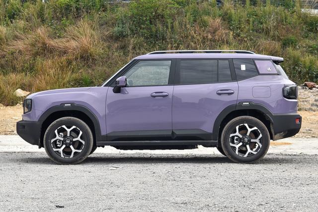 亲民版方盒子!长超4米7续航1400km,仅售15万多,剑指坦克300