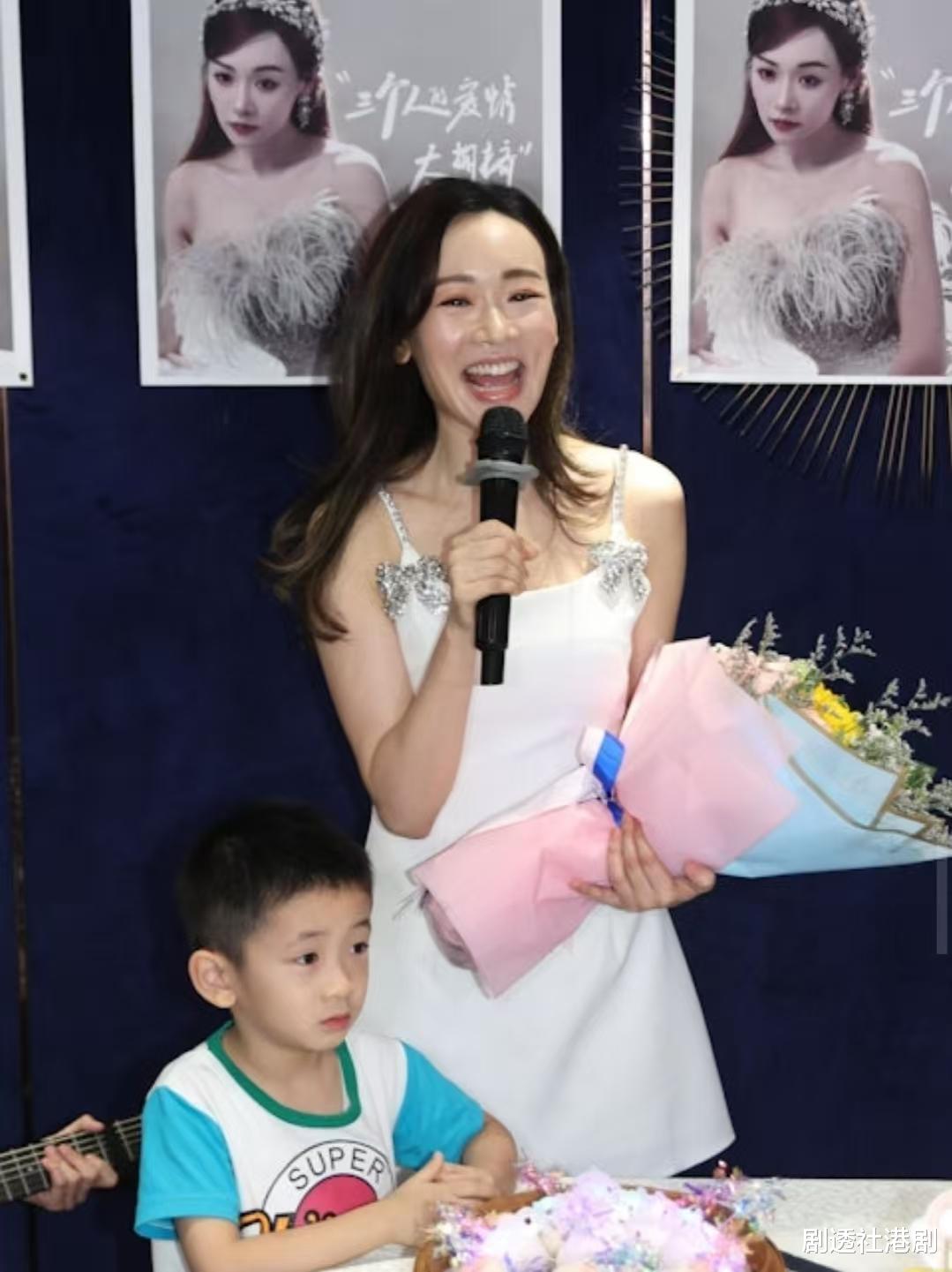 拼命!前港姐内地直播长达十几小时,曝为留住粉丝连厕所都不敢去