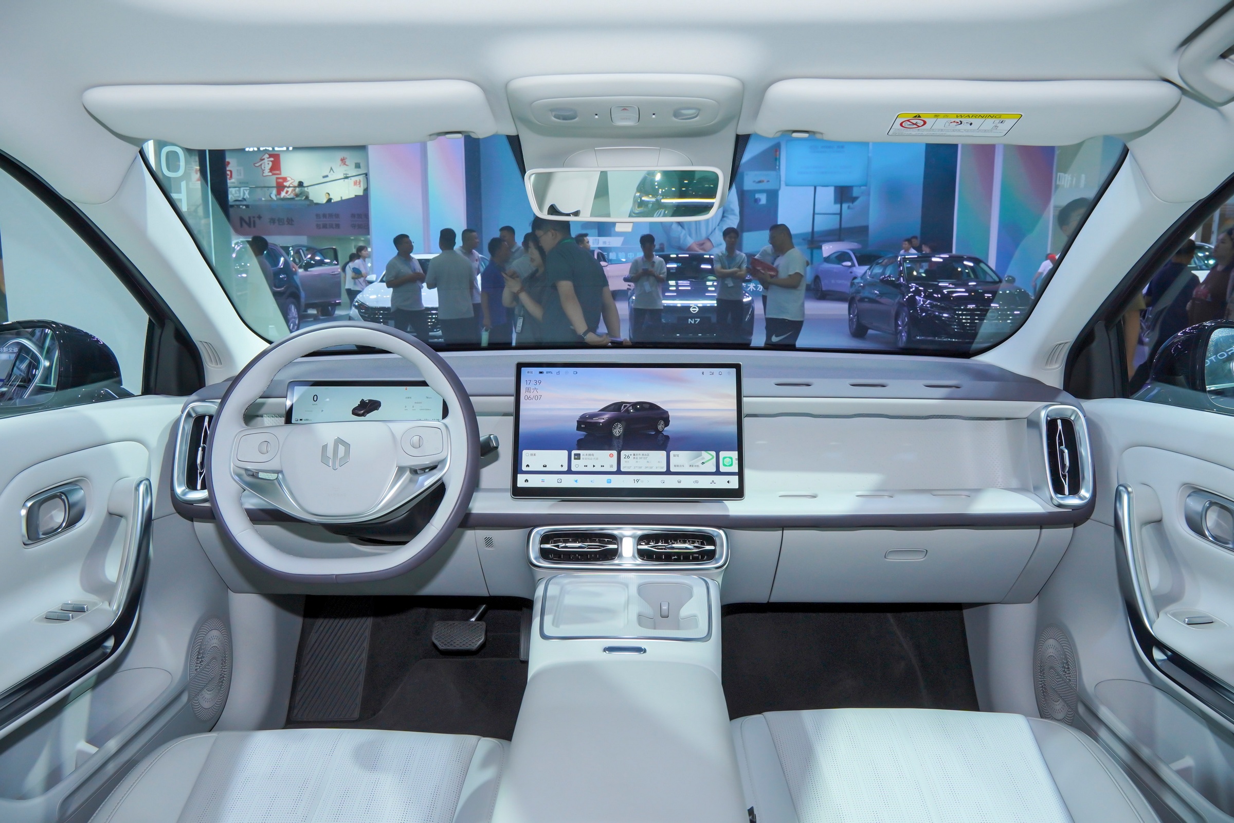 纯电轿车的\六边形战士\！650km续航+激光雷达，还不到12万