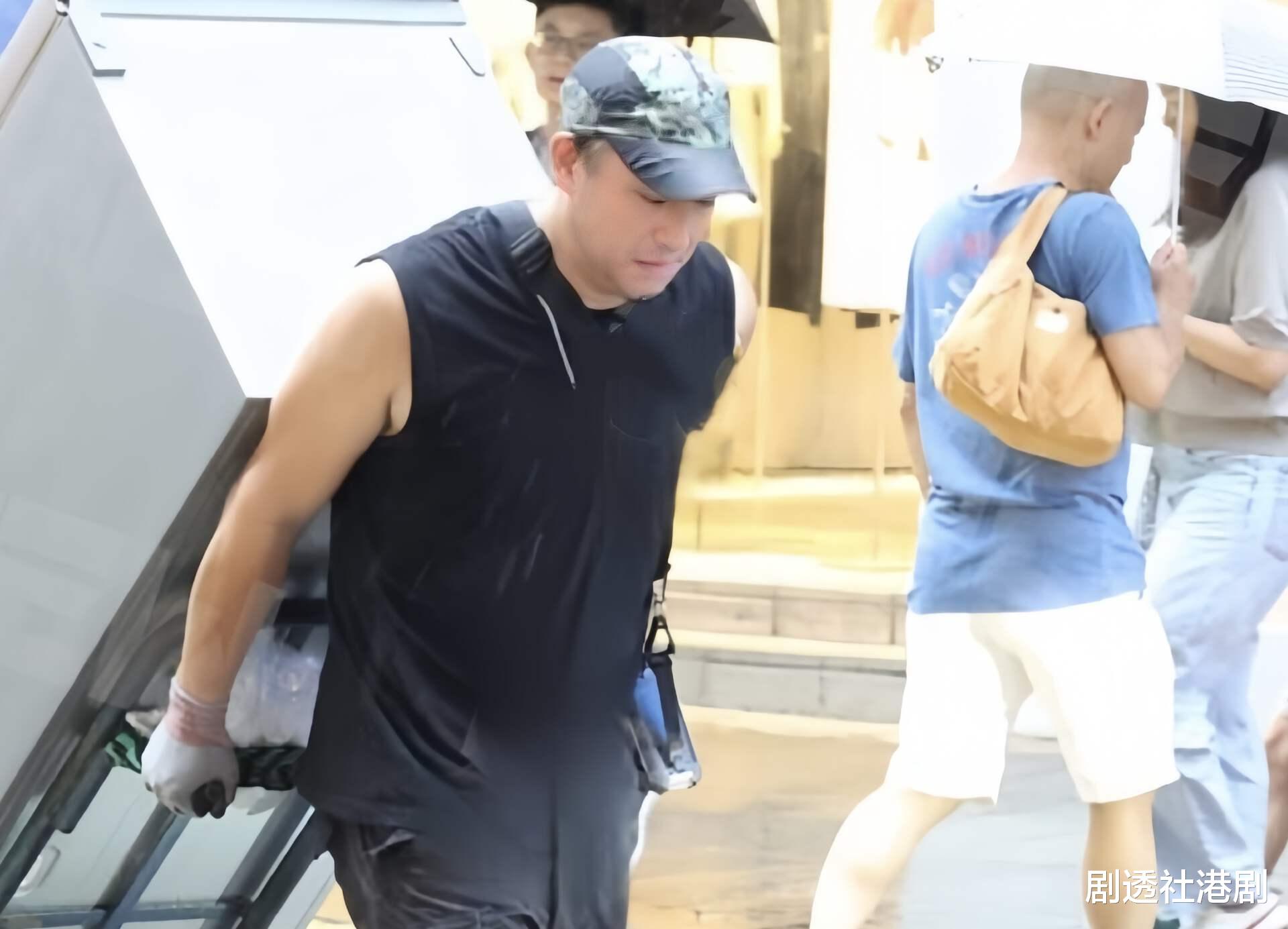 香港知名男星身体出问题,为赚钱养家做基层工,晒病容照直呼半死状态