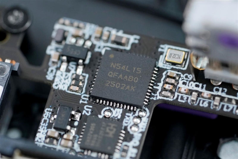 雷柏VT7金屬漆鼠標評測：性能解鎖能耗更優 向旗艦再進半步