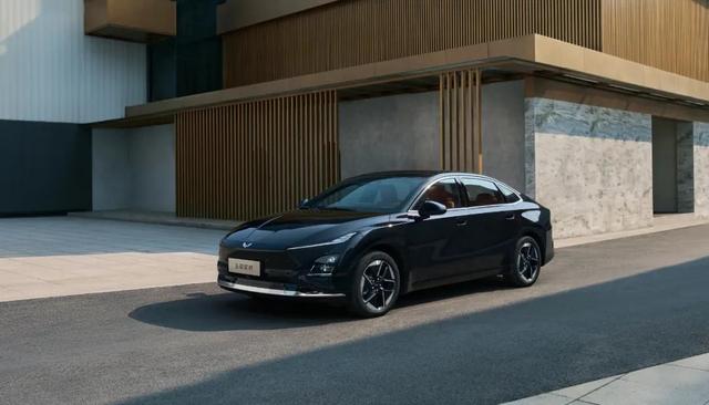 10.98万元起!五菱星光25款预售,年轻人的智能实战利器!