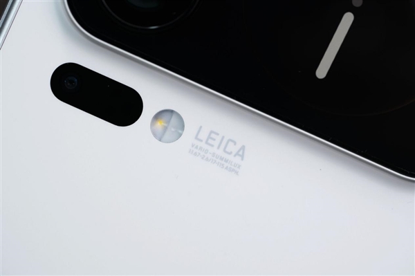 多一块屏对标iPhone 17 Pro Max!小米17 Pro Max图赏