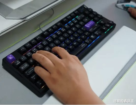 微星FORGE GK600 W方程式深度體驗：三模連接+全鍵熱插拔真香！