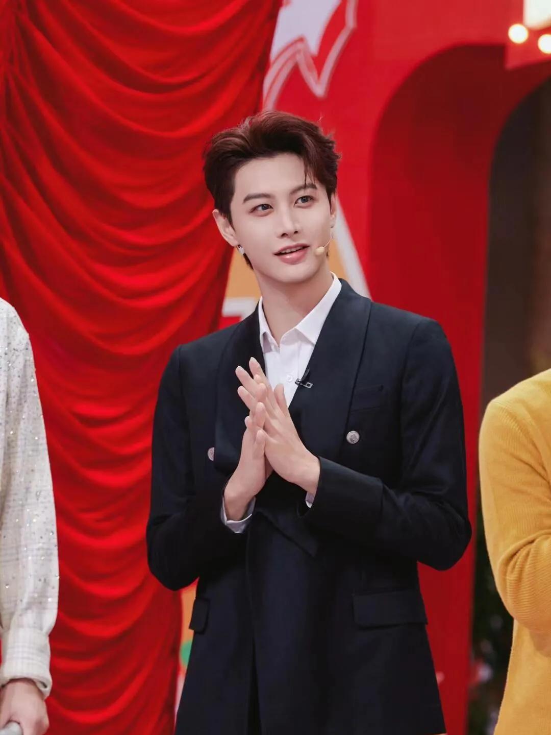 2万泡弟弟？龙晓涵的“榜一大姐”人设崩塌，“内娱捞女”戏真多