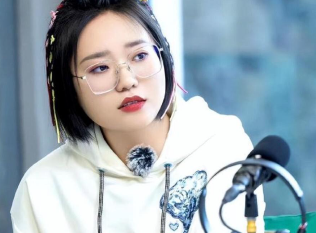 李雪琴亮相综艺节目,瘦到观众认不出,果然变瘦是变美的捷径!