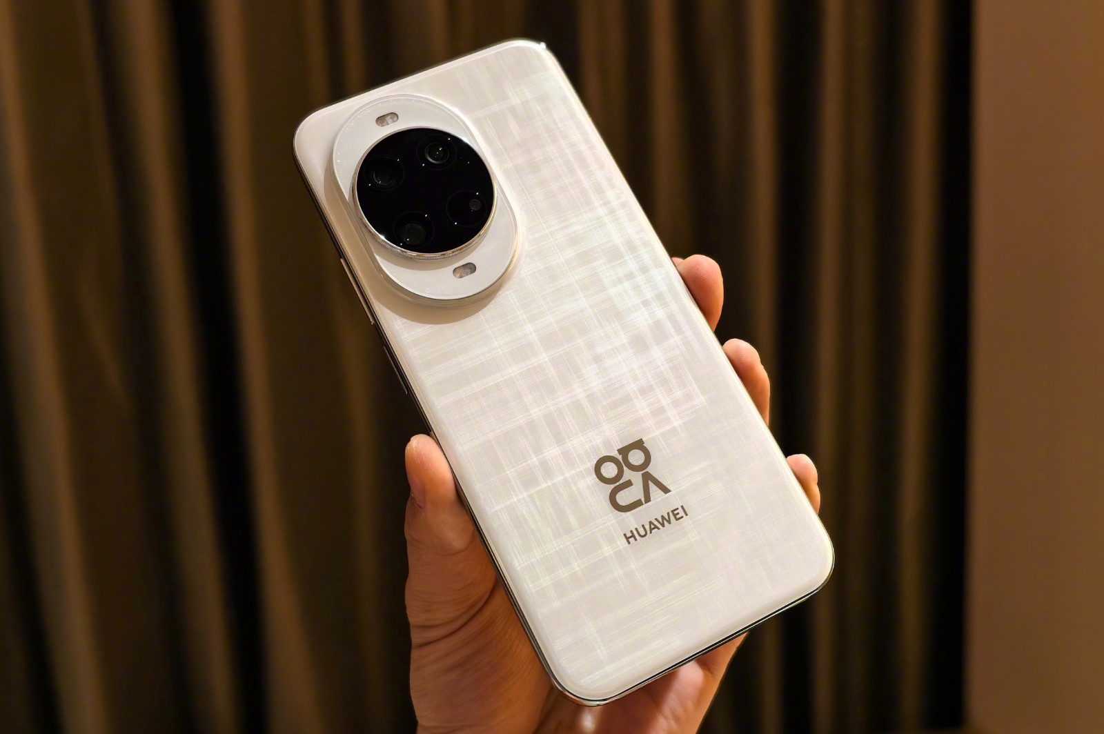 华为目前的“真香”机型，512GB+双卫星通信才卖3949元，配置全面