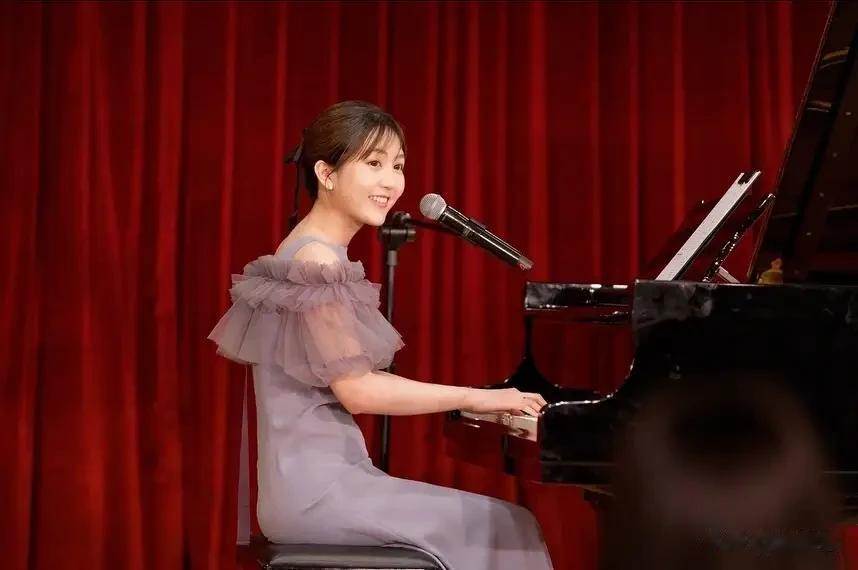 突发!美女学霸歌手黄小玫34岁离世,罕见病夺走年轻生命