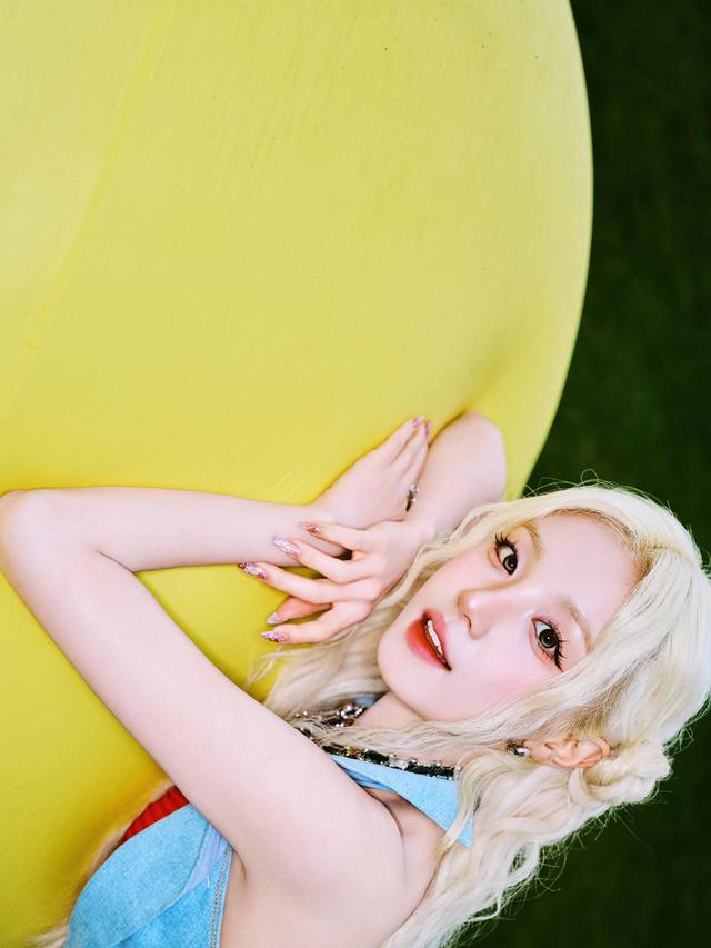 宋雨琦金发芭比娃娃