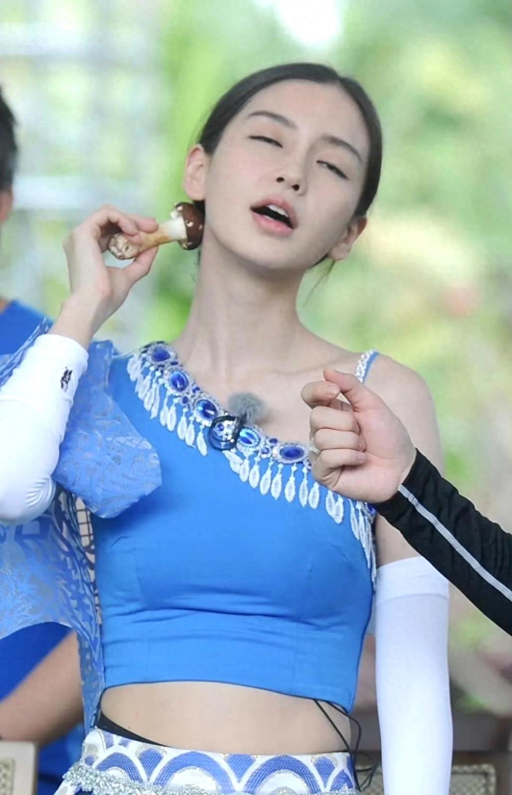 Angelababy这表情也太销魂了