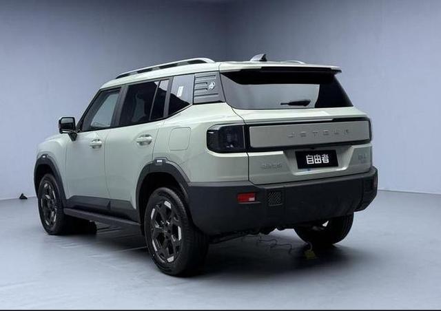 年轻人的第一辆越野方盒子!媲美坦克300,30万的档次仅售13万多