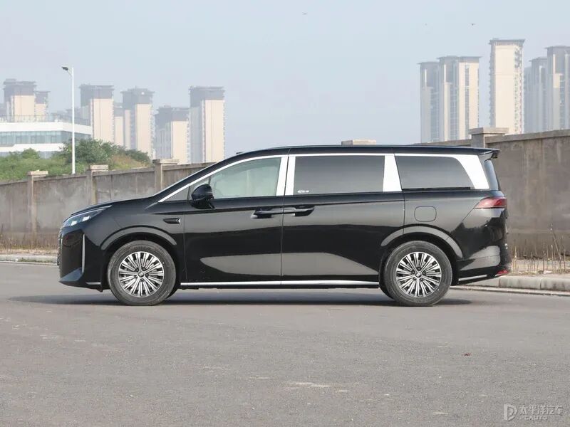 19.68万起，新款比亚迪夏上市！218km纯电/天神之眼B，爆款预定？