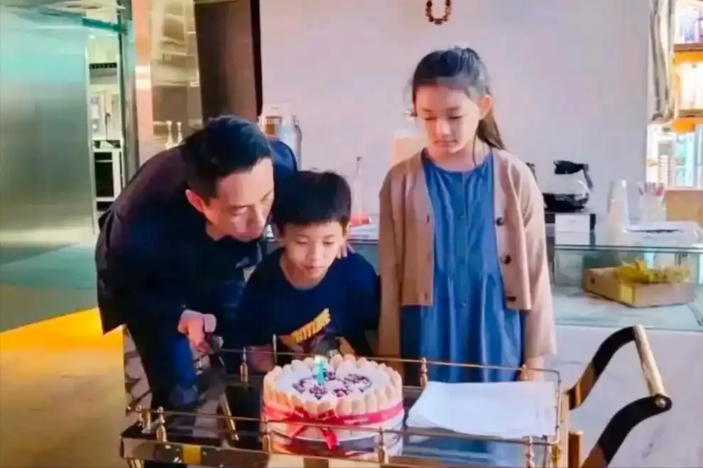 全剧终！S妈受骗白忙一场，两女婿却赚翻了，小S输得心不甘情不愿