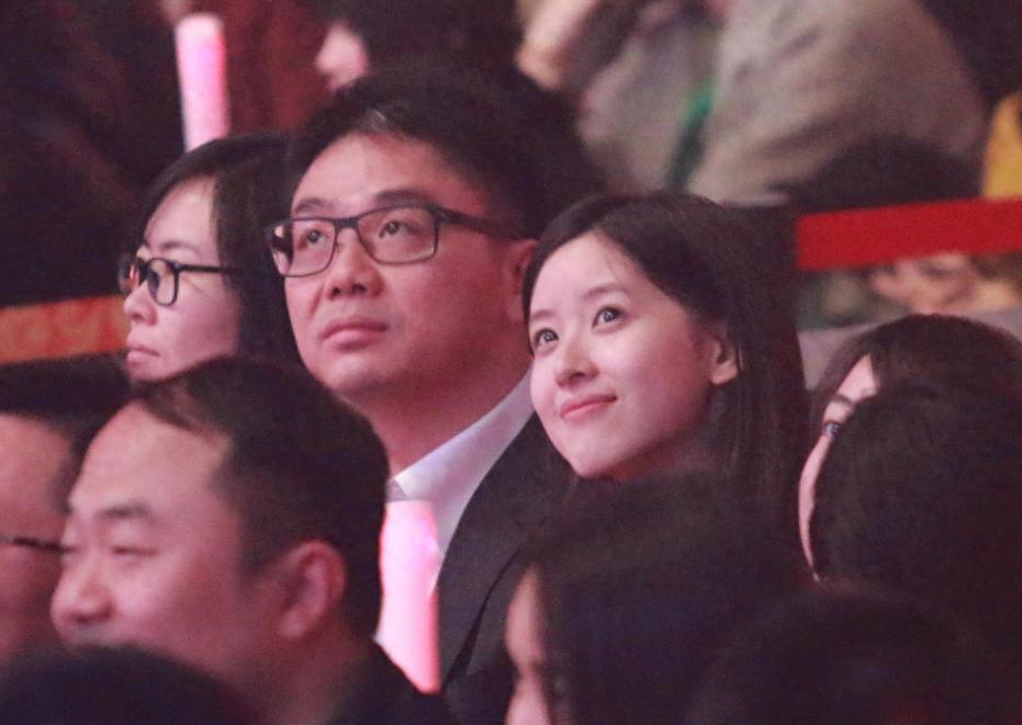 章泽天也没想到，51岁老公刘强东再破天花板，让整个欧洲刮目相看