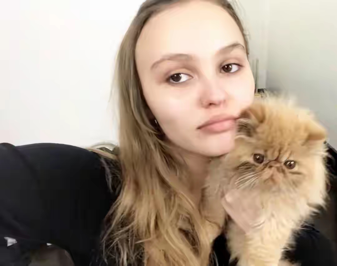 天啊，这居然是德普的女儿， 为了甩掉星二代标签新片造型突破很大