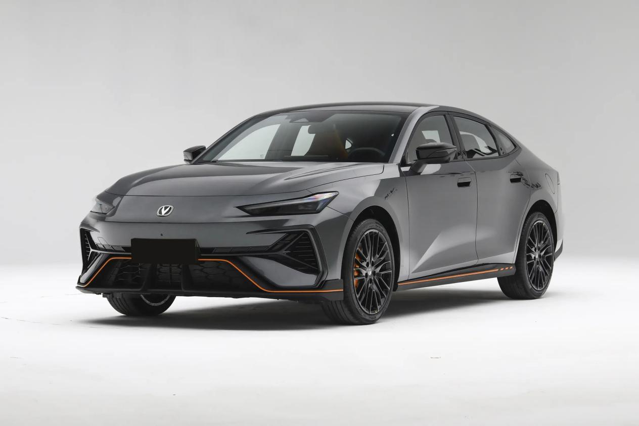 长安又一\爆款\！至高下调2.5万，溜背轿跑+电动尾翼，6.3秒破百