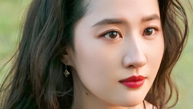 反转！余承东刚否认绯闻，刘亦菲转身官宣‘新身份’：网友早猜透真相？