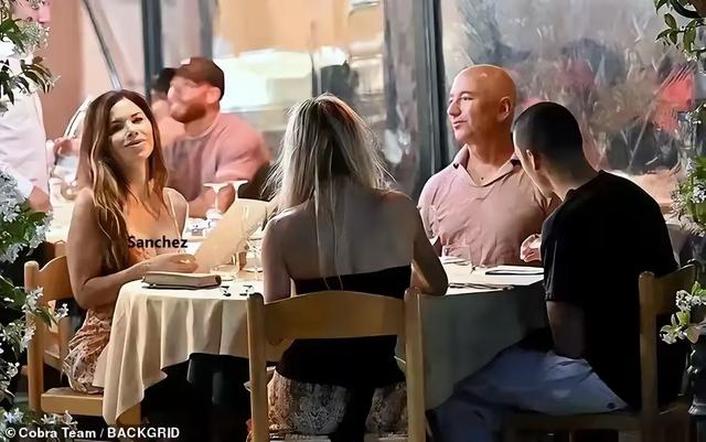 桑切斯爱情大过天，错过幼子毕业礼，和前夫关系微妙，互不理睬