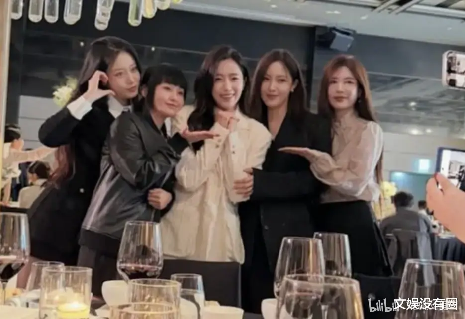 T-ara成员“合体”庆祝咸恩静婚礼，唯独现居迪拜的素妍缺席了