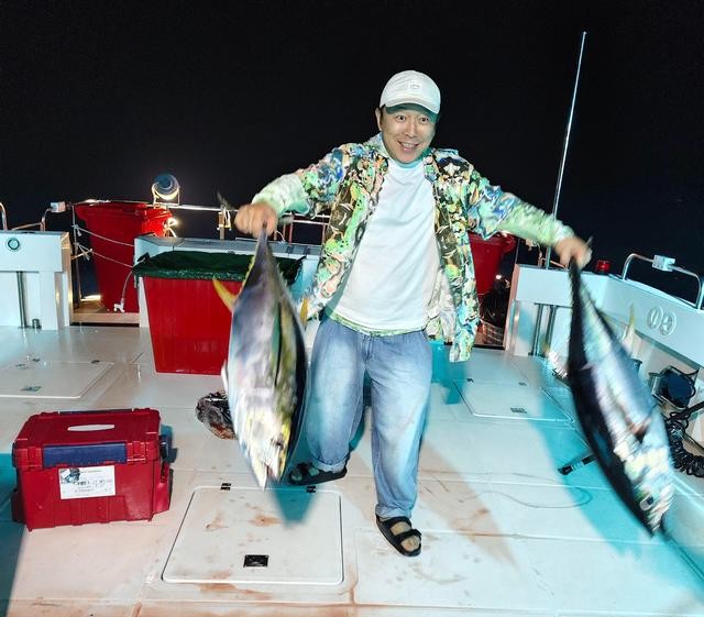 黄渤外出海钓!打扮越来越“贵妇”,连钓16条金枪鱼,价值2万多