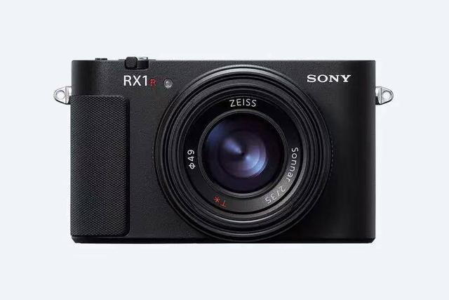 人這一輩子，能用幾臺全畫幅黑卡？