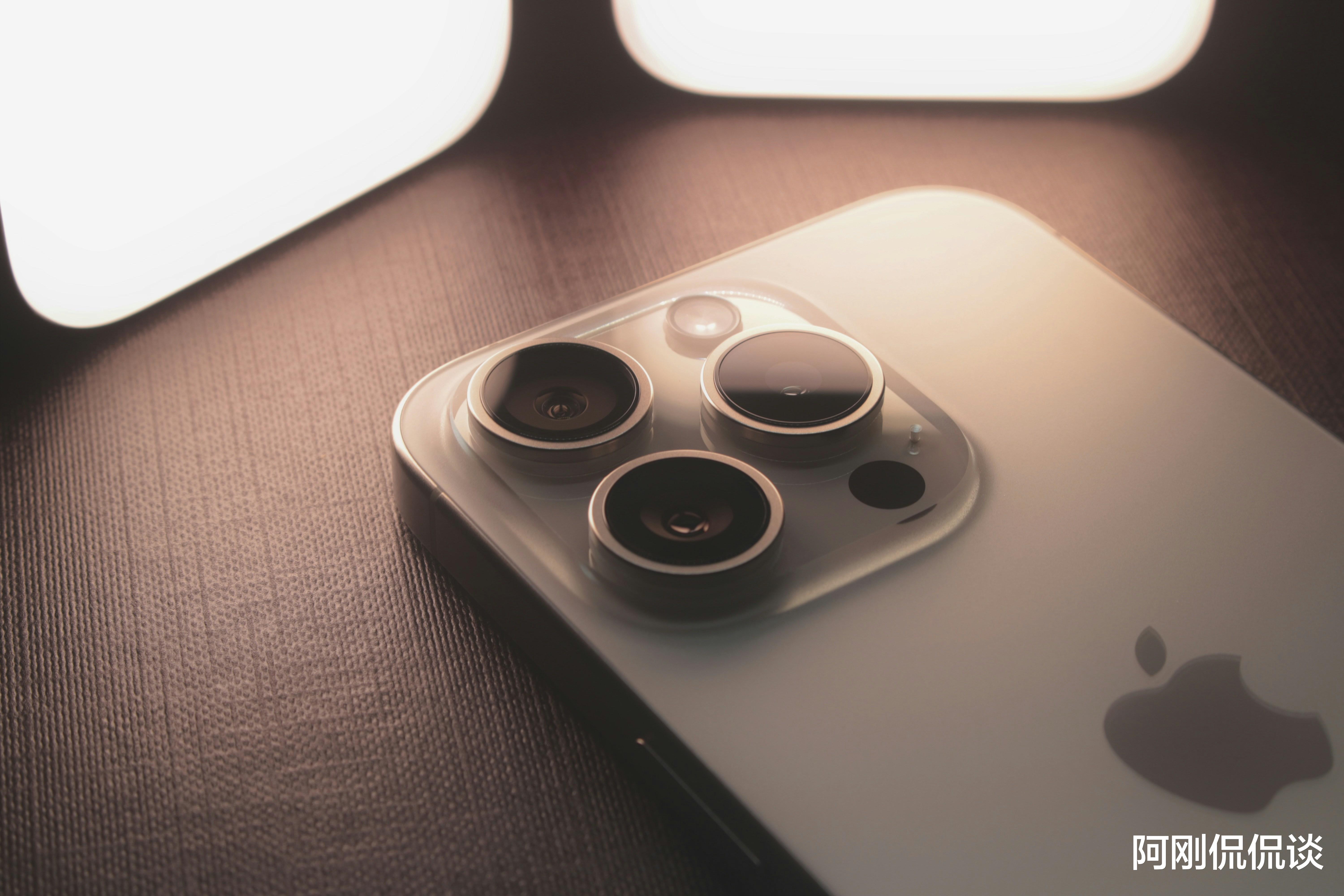 苹果为何在周六突然宣布iPhone16系列降价?背后有何深意?