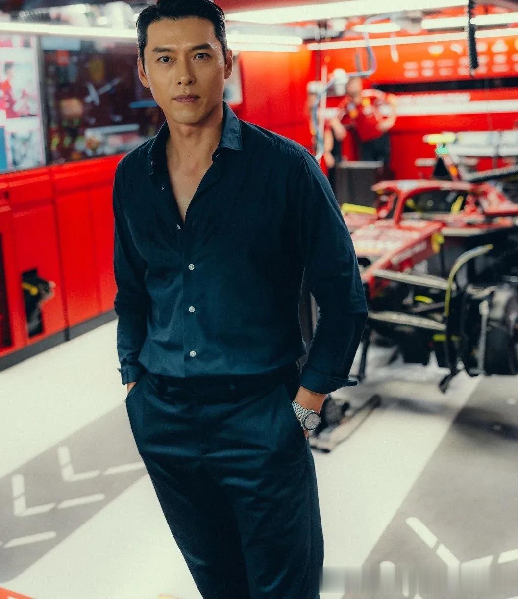 43岁玄彬现身F1赛车,依然是法拉利!