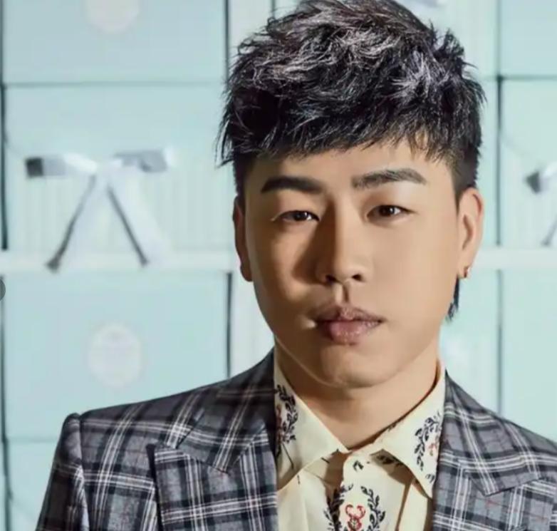 名不虚传，42岁胡彦斌和26岁易梦玲恋情曝光，王勉成了大怨种