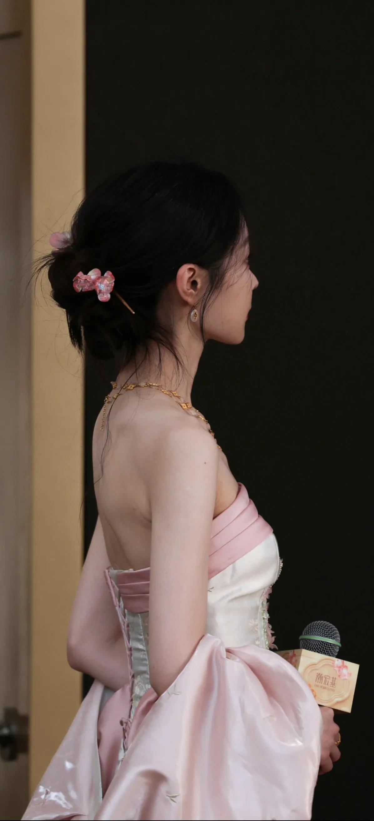 宋轶抹胸被赞东方美学巅峰，宋轶美图