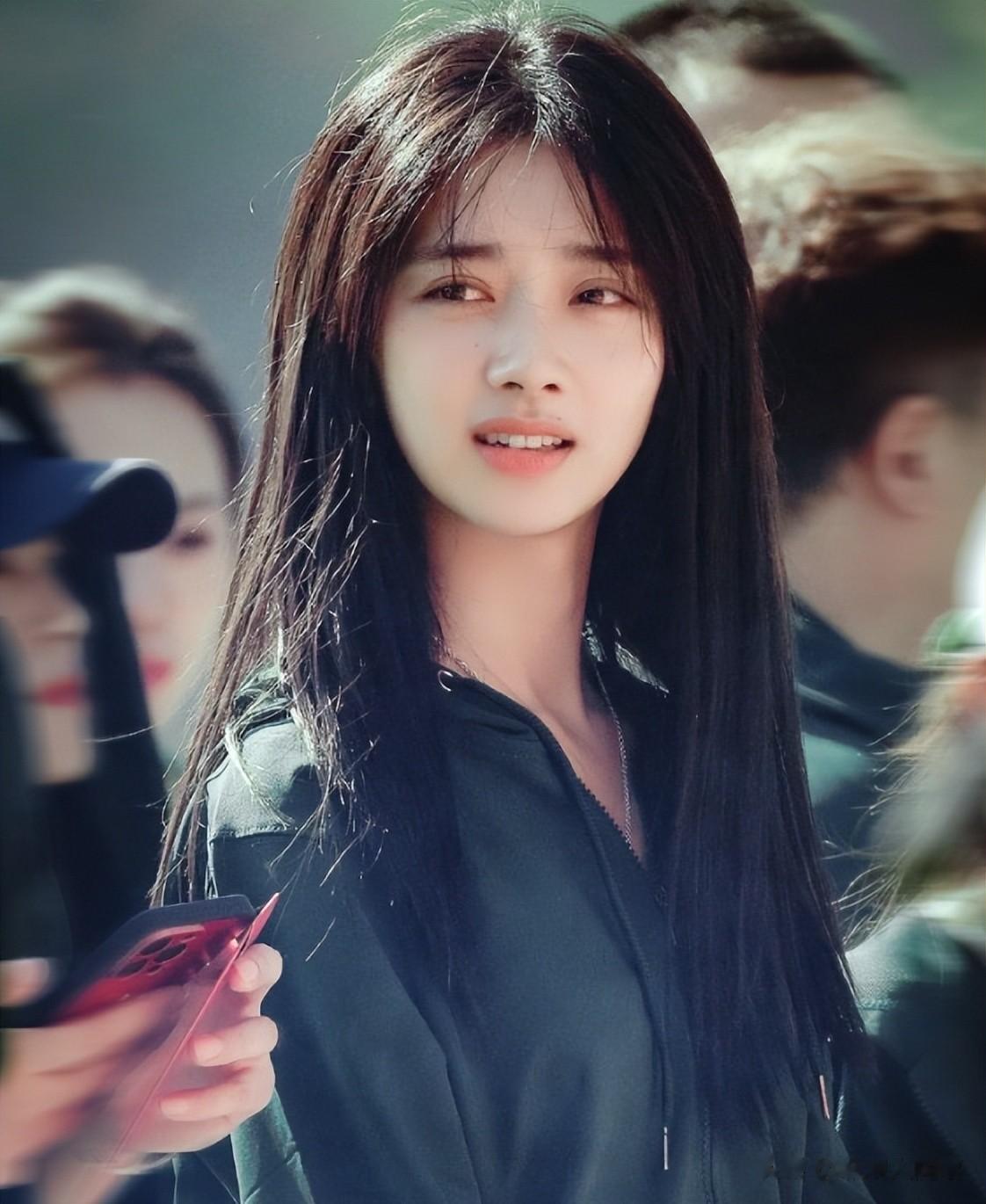 《无邪》开机,生图下刘烨瘦成皮包骨,00后女演员脸肿油腻靠边站