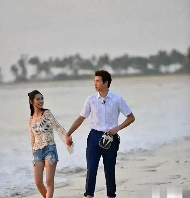 李沁大腿看起来有点粗，可她体重不超92斤，这身材和腿型不太匹配