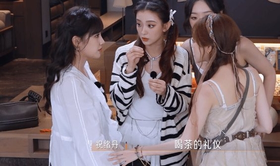 1天6瓜,李纯马頔结婚,热巴鞋跟断了,管乐连怼祝绪丹…个个离谱