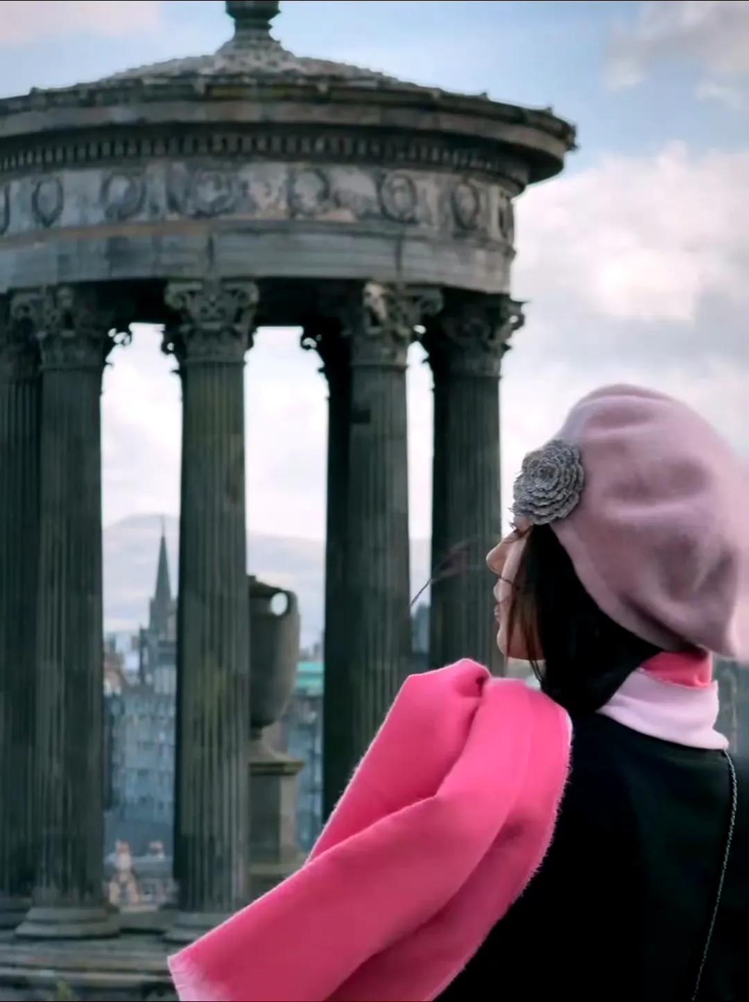 程潇真的好看,你能认出旁边的人吗? ???