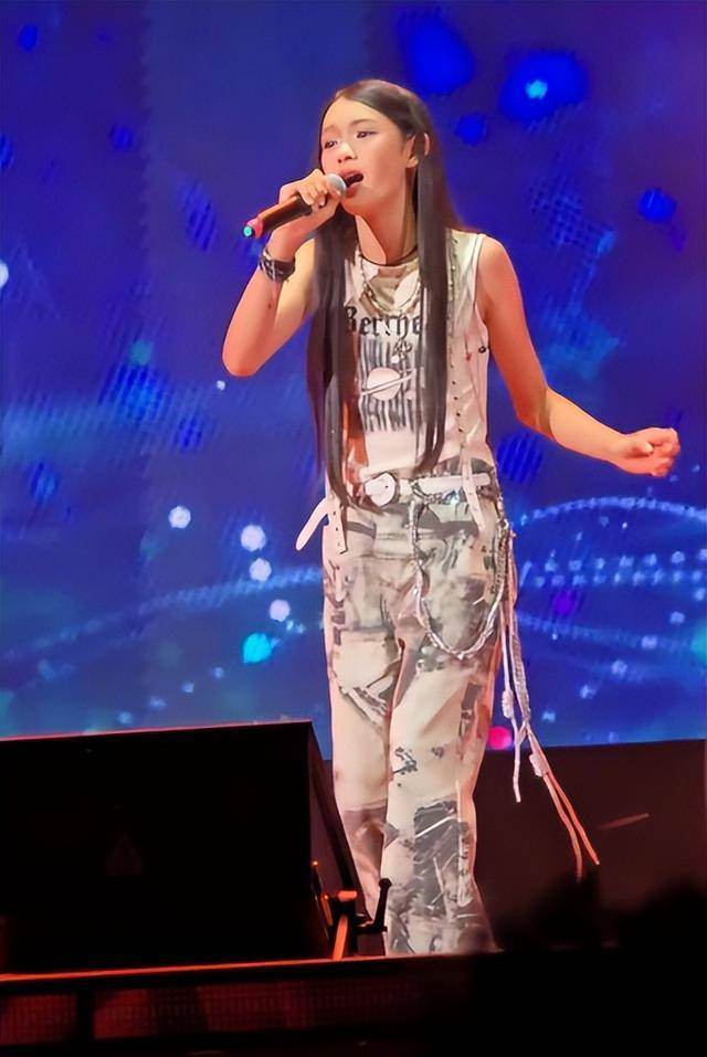 TVB视帝演唱会现场爆料，女儿登台惊艳全场