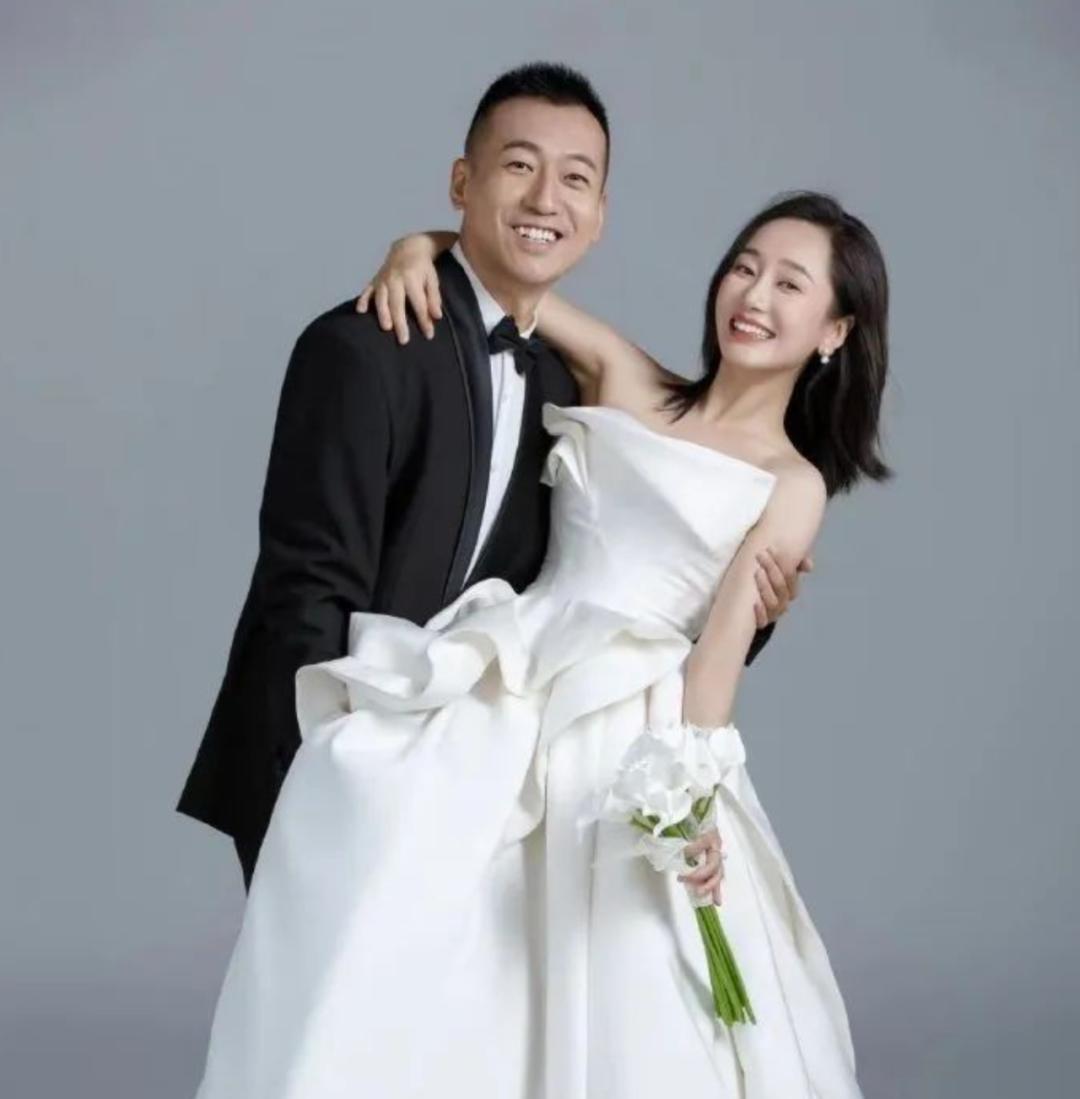 她是北电校花，一路有贵人相助，35岁嫁星二代，37岁一声怒吼成名