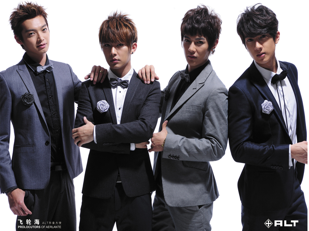 当44岁的汪东城以紧致腰身亮相舞台时，网友似乎开始理解炎亚纶