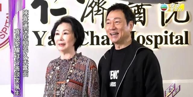 香港女星宣布裸捐所有资产,儿子出生三个月不幸夭折,至今仍单身